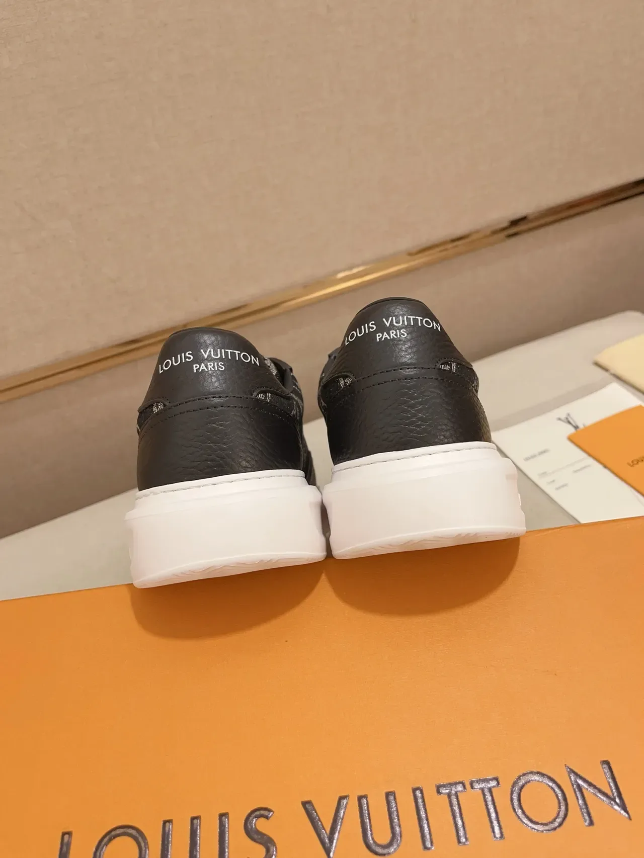 Louis Vuitton LV Trainer Noir Blanc Monogram Toile Pebbled Leather Overlays Lifestyle Sneakers 3