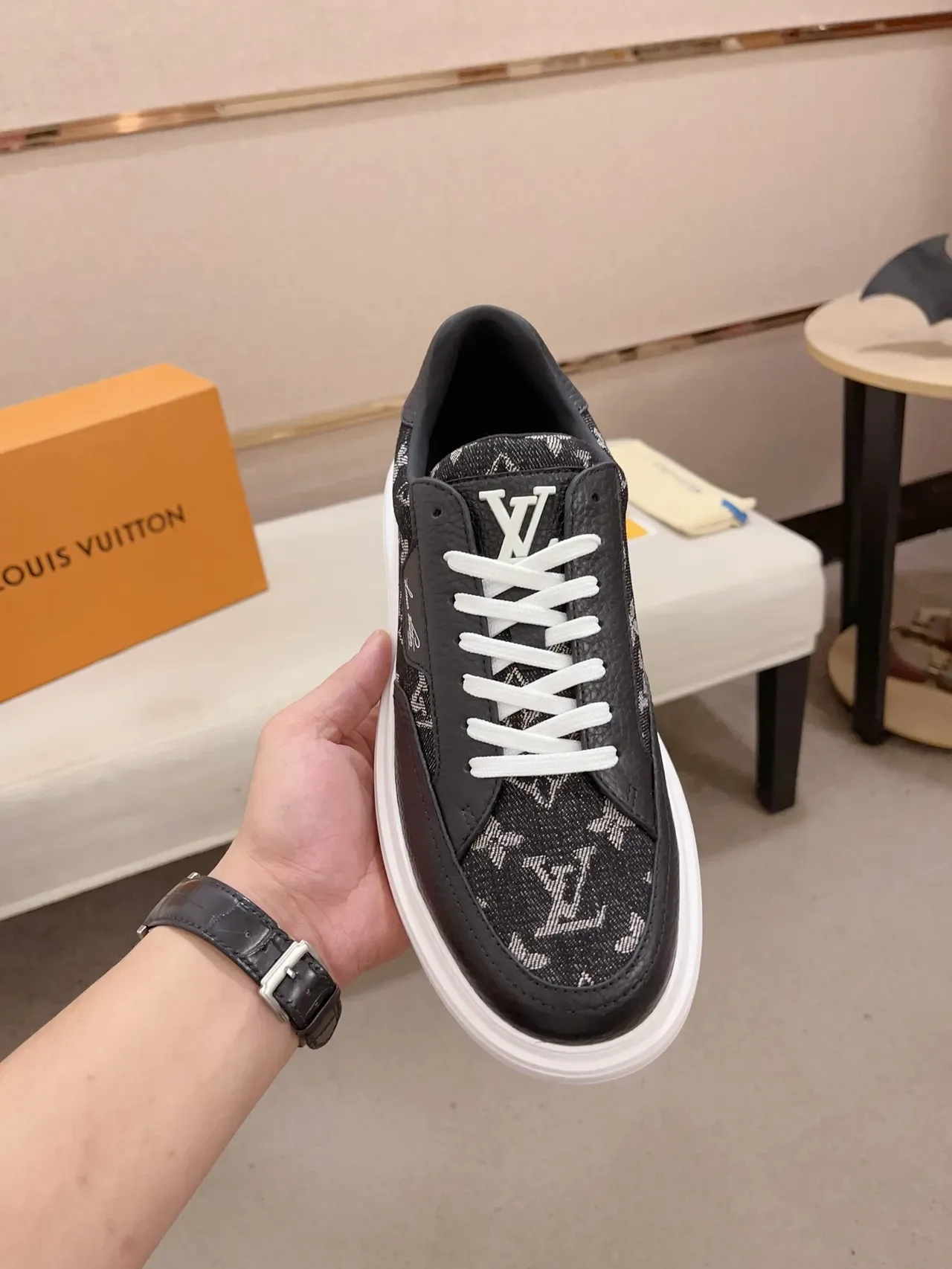 Louis Vuitton LV Trainer Noir Blanc Monogram Toile Pebbled Leather Overlays Lifestyle Sneakers 5