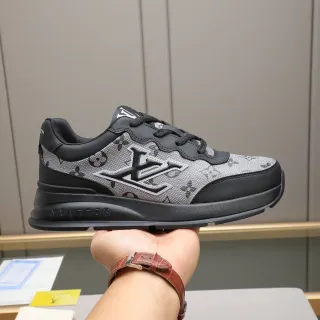 Louis Vuitton LV Trainer Gris Negro Monograma Lona Parte Superior Logo Elevado Lifestyle Sneakers