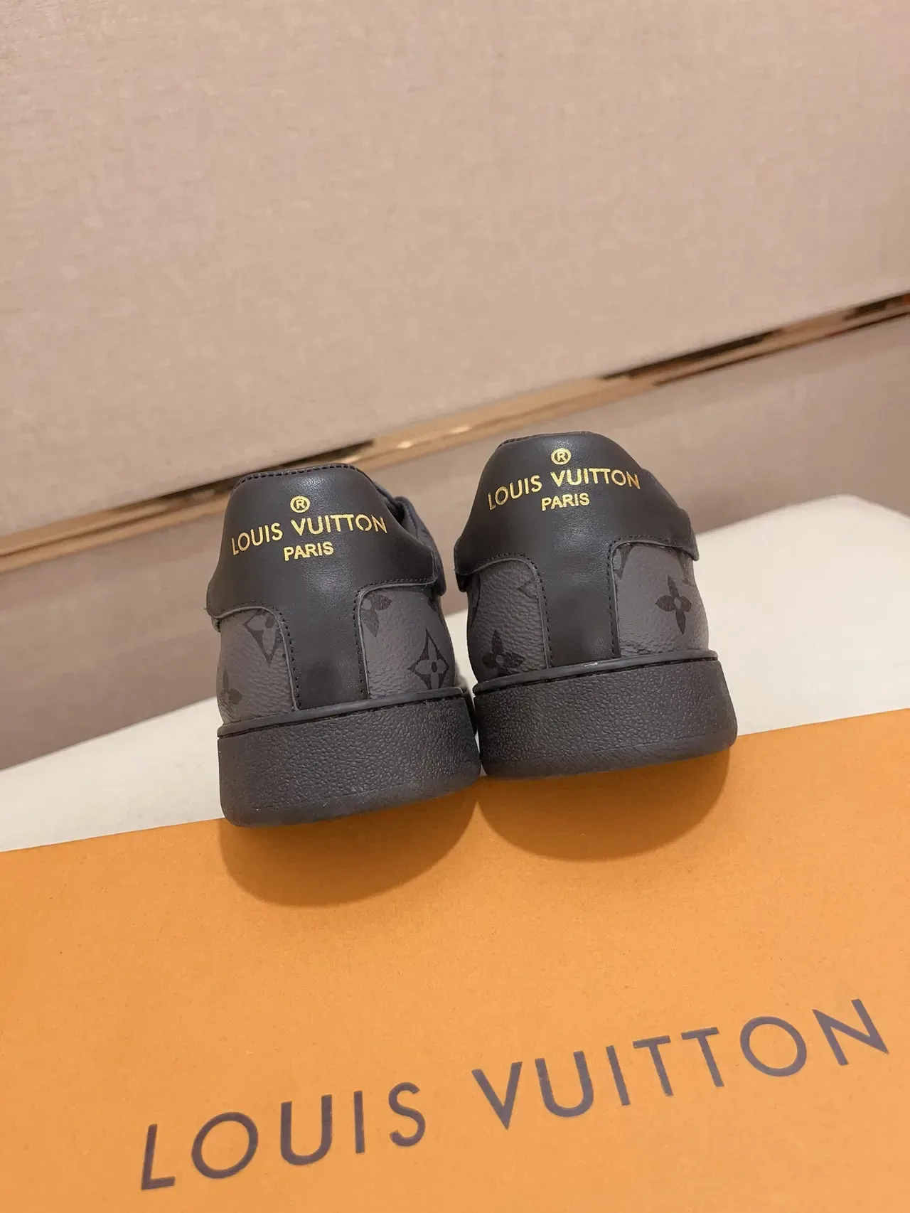 Louis Vuitton LV Trainer Navy Black Monogram চামড়া লো-টপ লাইফস্টাইল স্নিকার্স 8