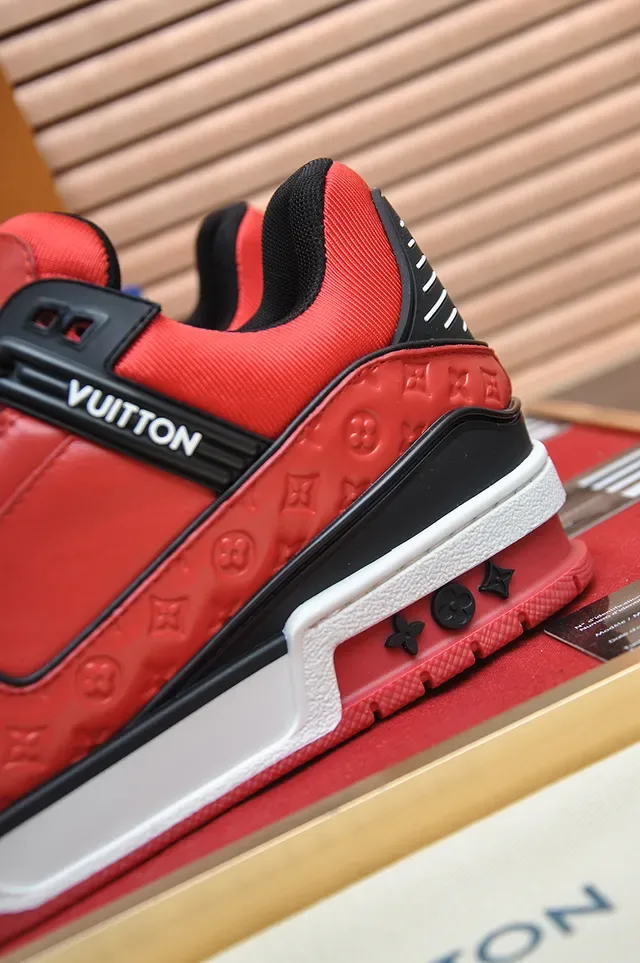 لويس فويتون LV Trainer أحمر أسود مونوغرام مطبوّع جلد قاعدة طبقية أحذية رياضية أسلوب حياة 2