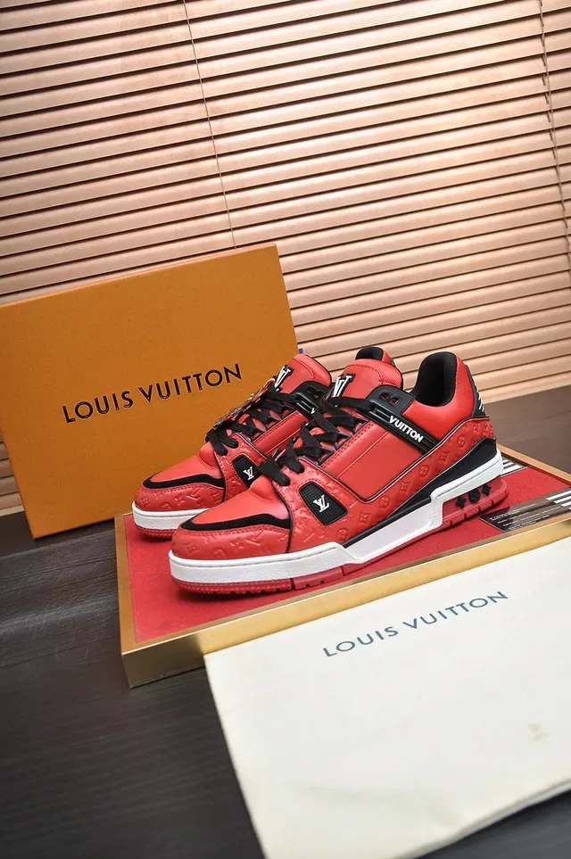 لويس فويتون LV Trainer أحمر أسود مونوغرام مطبوّع جلد قاعدة طبقية أحذية رياضية أسلوب حياة 4