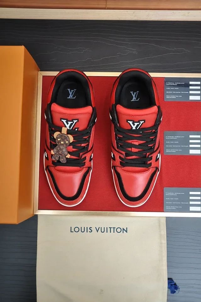 لويس فويتون LV Trainer أحمر أسود مونوغرام مطبوّع جلد قاعدة طبقية أحذية رياضية أسلوب حياة 5