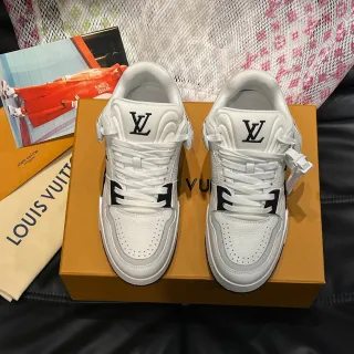 Louis Vuitton LV Trainer blanco y negro lifestyle sneakers