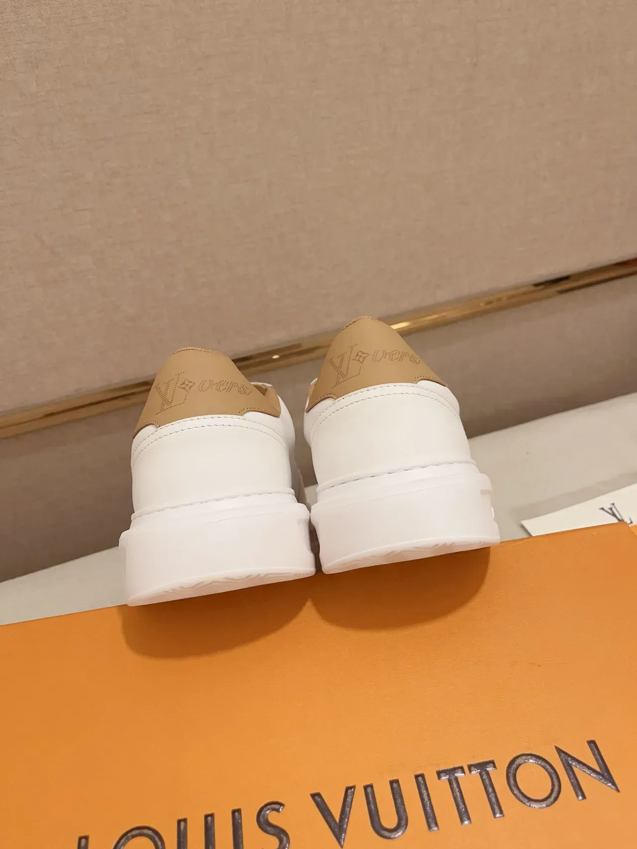Louis Vuitton LV Blanc Beige Perforés Monogram Semelle Plateforme Lifestyle Sneakers 3