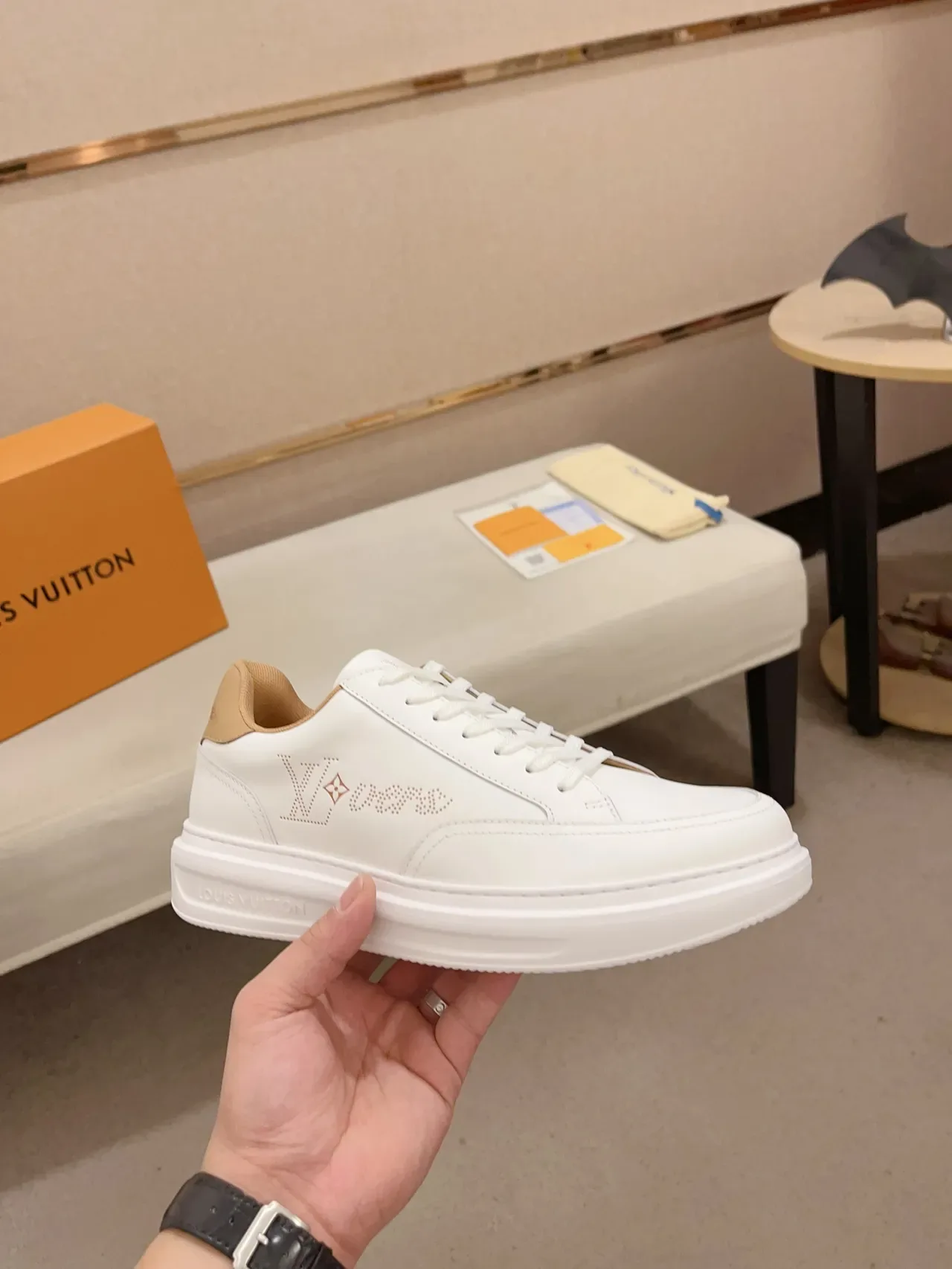 Louis Vuitton LV Blanc Beige Perforés Monogram Semelle Plateforme Lifestyle Sneakers 4