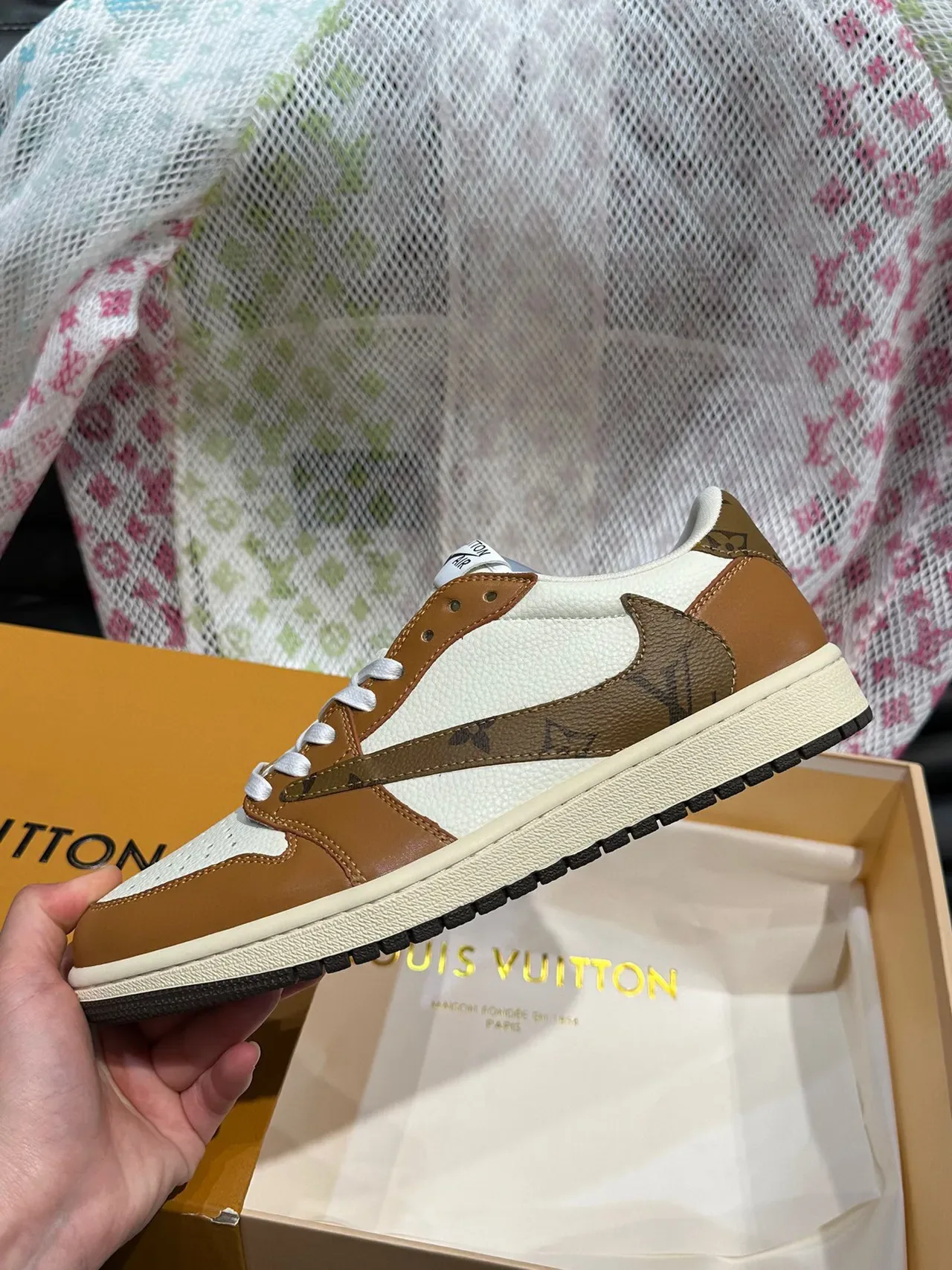 Louis Vuitton LV Trainer Branco e Marrom Low-Top Perfurado no Dedo do Pé Tênis Lifestyle 2