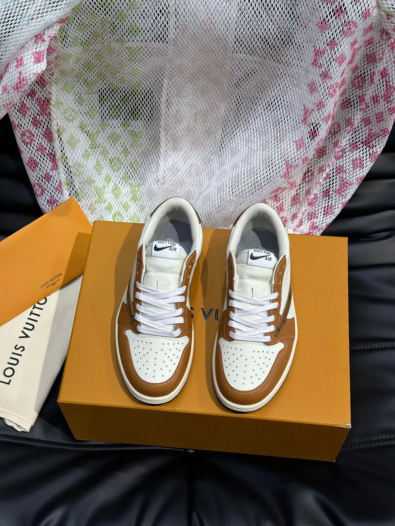 Louis Vuitton LV Trainer Branco e Marrom Low-Top Perfurado no Dedo do Pé Tênis Lifestyle 3