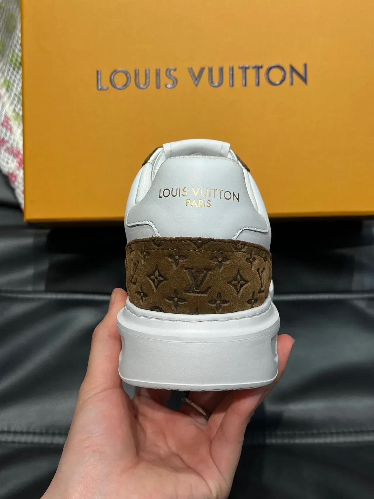 Louis Vuitton LV Trainer সাদা বাদামি ছিদ্রযুক্ত লোগো প্যানেল মোনোগ্রাম সuede ওভারলে লাইফস্টাইল স্নিকার 7