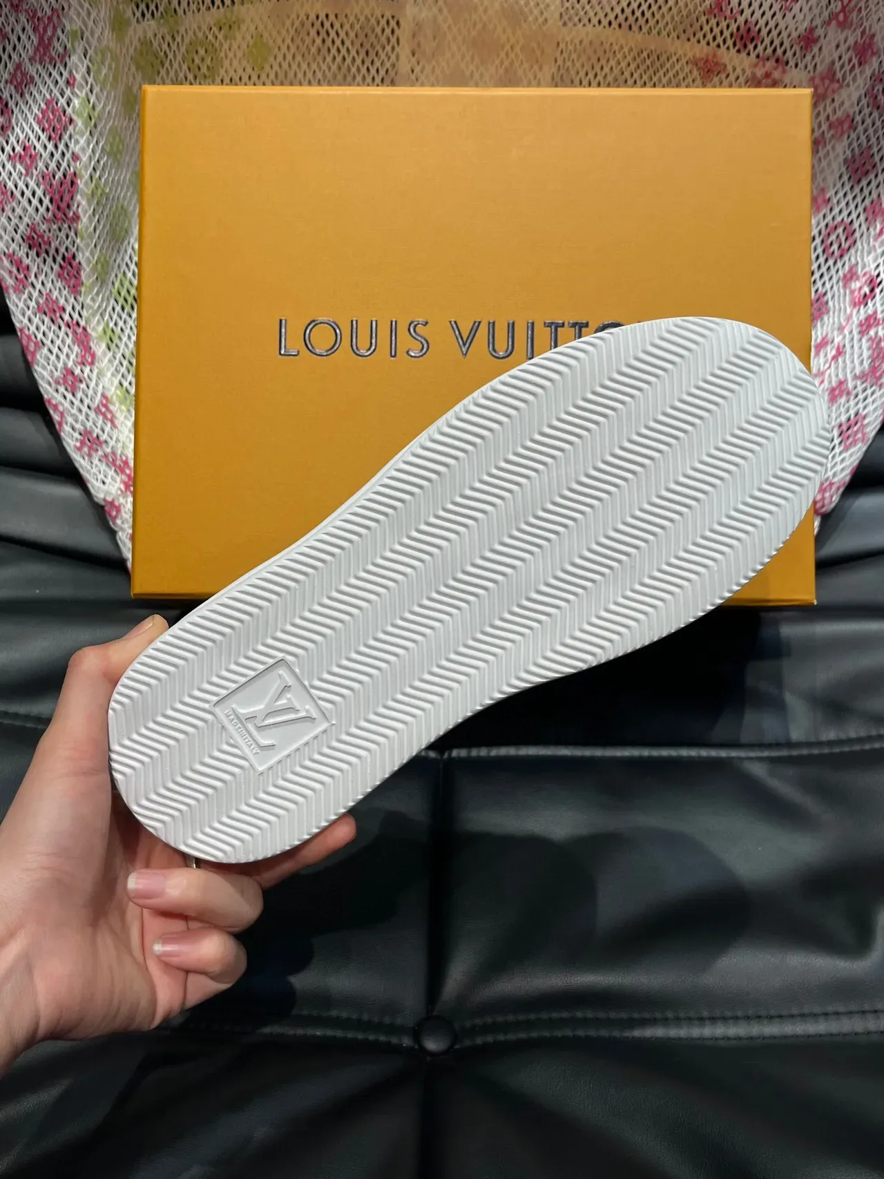 Louis Vuitton LV Trainer সাদা বাদামি ছিদ্রযুক্ত লোগো প্যানেল মোনোগ্রাম সuede ওভারলে লাইফস্টাইল স্নিকার 9