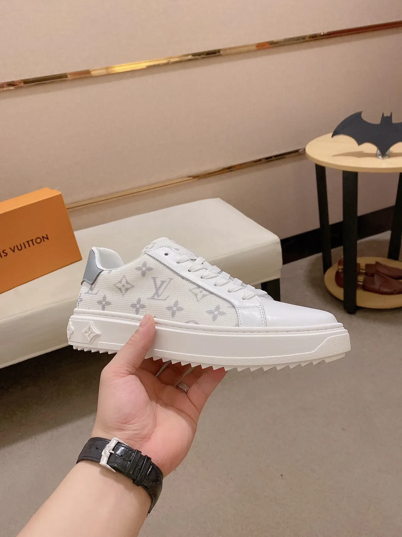 Louis Vuitton LV Trainer Tênis Lifestyle Branco e Cinza Monograma Lona Acentos de Couro 7
