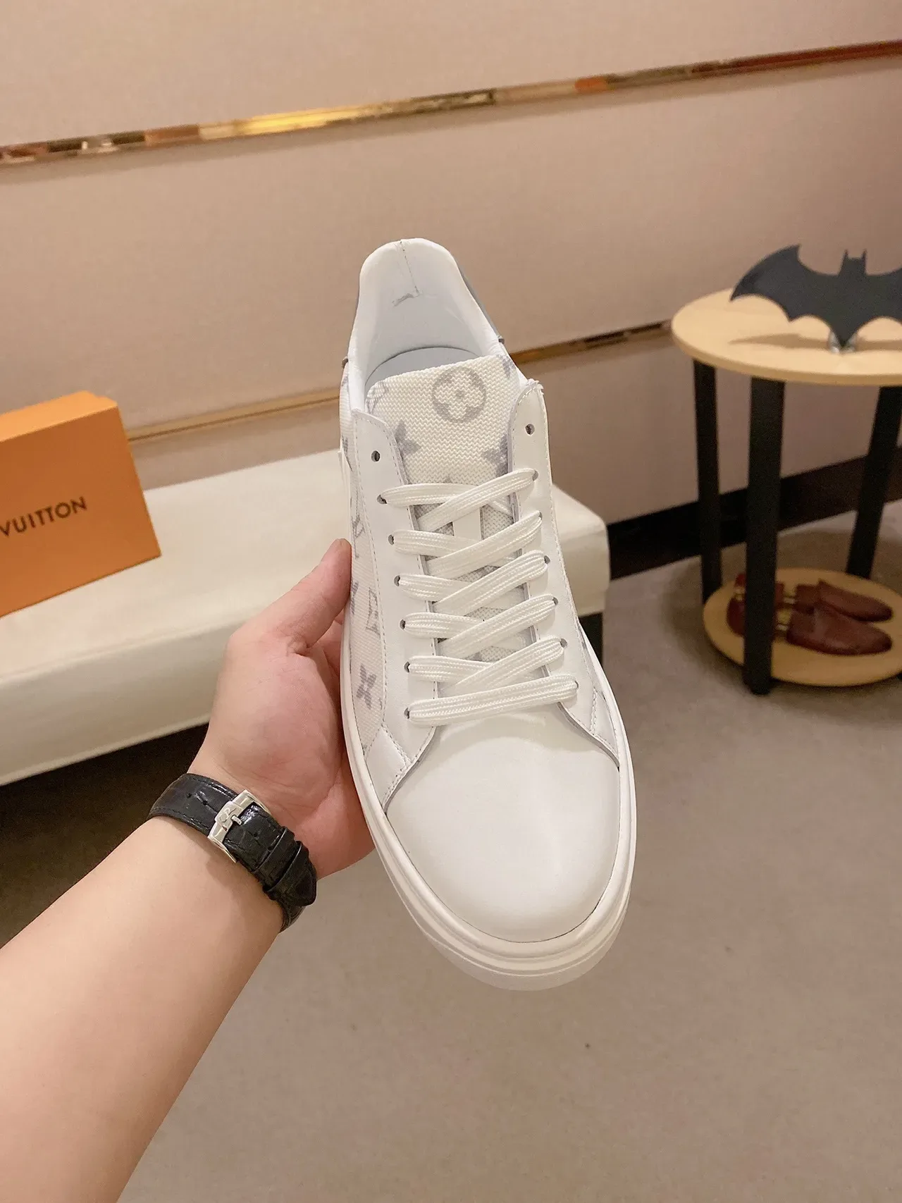 Louis Vuitton LV Trainer Tênis Lifestyle Branco e Cinza Monograma Lona Acentos de Couro 9