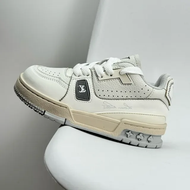 Louis Vuitton LV Trainer White Green Layered Leather Construction Perforated Toe Box Lifestyle Sneakers 4