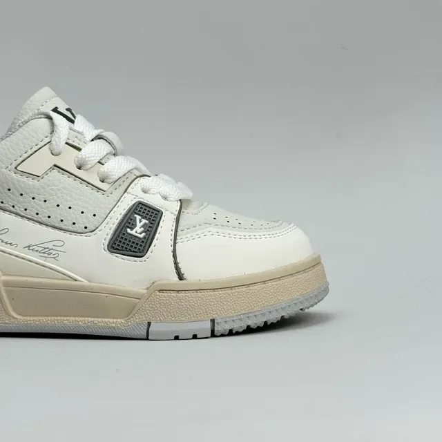 Louis Vuitton LV Trainer White Green Layered Leather Construction Perforated Toe Box Lifestyle Sneakers 11