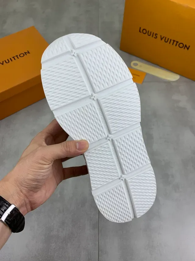 লুইস ভিটন LV Trainer সাদা সবুজ পারফোরেটেড মেশ ধূসর চামড়ার ওভারলে লাইফস্টাইল স্নিকার 3