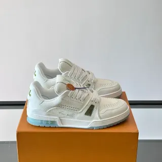 Louis Vuitton LV Trainer सादा সবুজ টেক্সচার্ড লেদার আপার ব্র্যান্ডিং লাইফস্টাইল স্নিকার্স