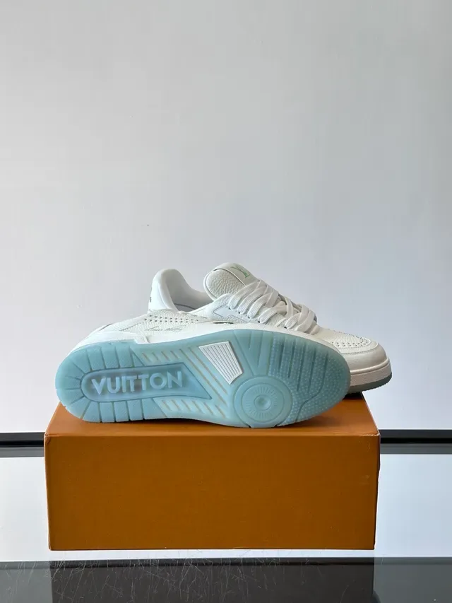 Louis Vuitton LV Trainer सादा সবুজ টেক্সচার্ড লেদার আপার ব্র্যান্ডিং লাইফস্টাইল স্নিকার্স 2