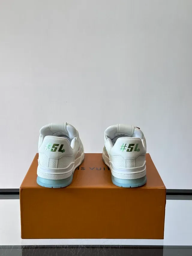 Louis Vuitton LV Trainer सादा সবুজ টেক্সচার্ড লেদার আপার ব্র্যান্ডিং লাইফস্টাইল স্নিকার্স 3