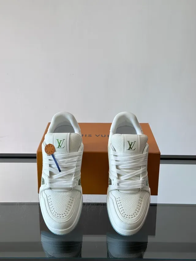 Louis Vuitton LV Trainer सादा সবুজ টেক্সচার্ড লেদার আপার ব্র্যান্ডিং লাইফস্টাইল স্নিকার্স 4
