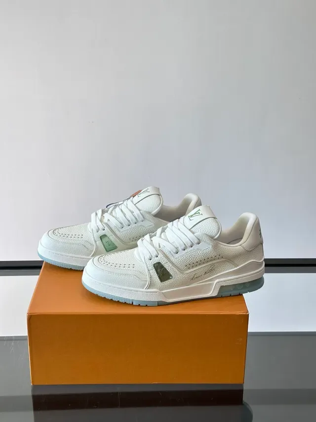 Louis Vuitton LV Trainer सादा সবুজ টেক্সচার্ড লেদার আপার ব্র্যান্ডিং লাইফস্টাইল স্নিকার্স 5