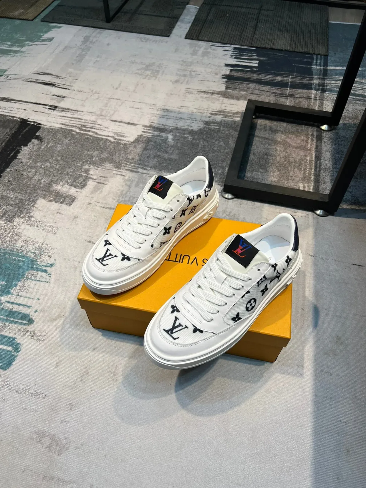 Louis Vuitton LV Trainer Blanc Marine Monogramme Toile Accents Cuir Lifestyle Sneakers 5