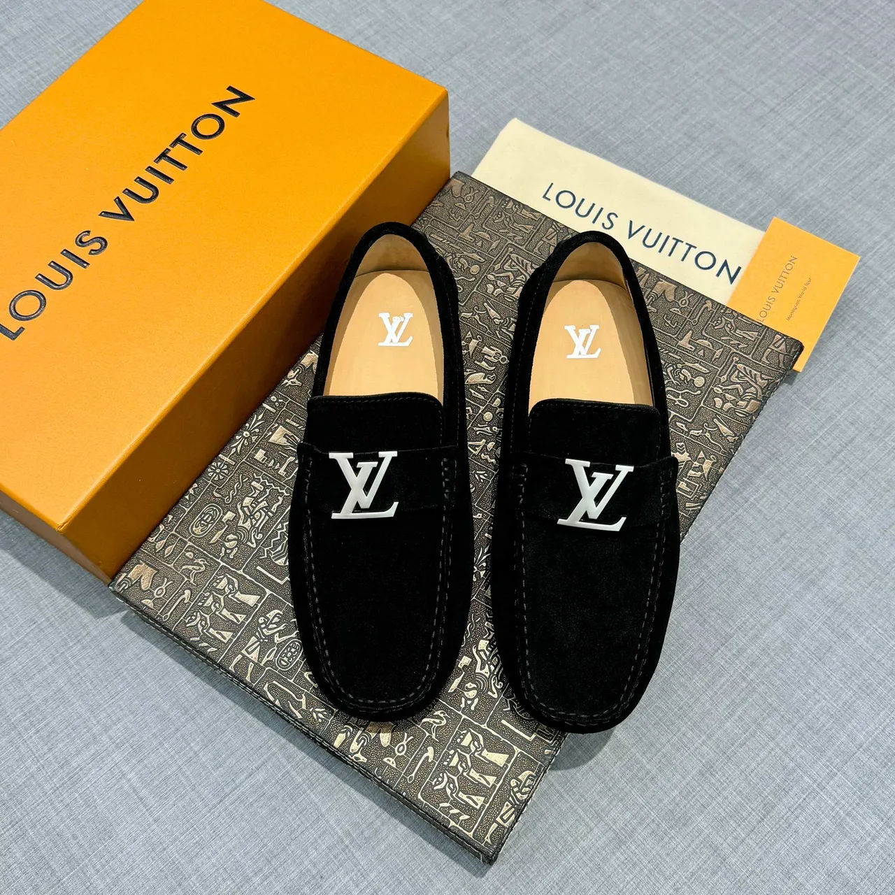 Louis Vuitton LV Twist Loafer أحذية لوفر سوداء من السويدي 6