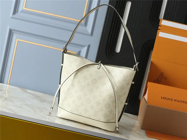 Louis Vuitton Monogram Canvas Beige Bucket Bag 10