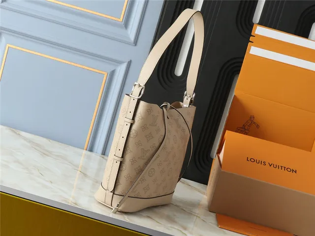 Louis Vuitton Monogram Canvas Beige Bucket Bag 18