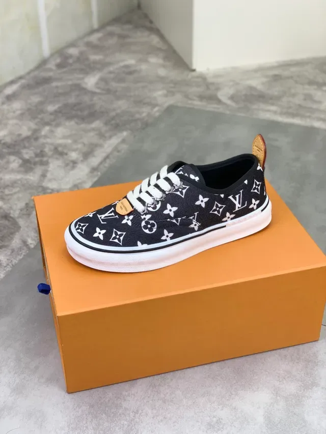 Louis Vuitton Monogram Canvas Low-Top Skateboard Shoes 4