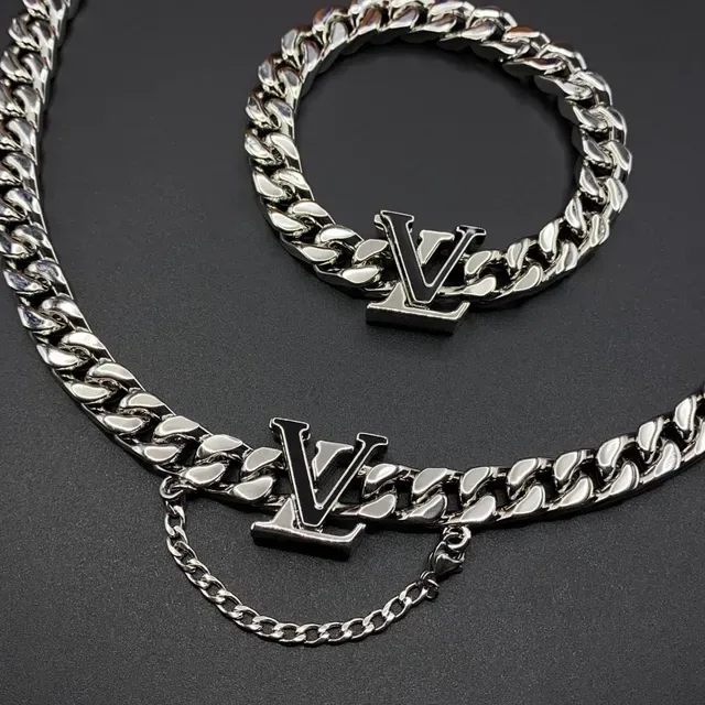 Louis Vuitton Monogram Chain Silver Curb Plaque Necklace 8