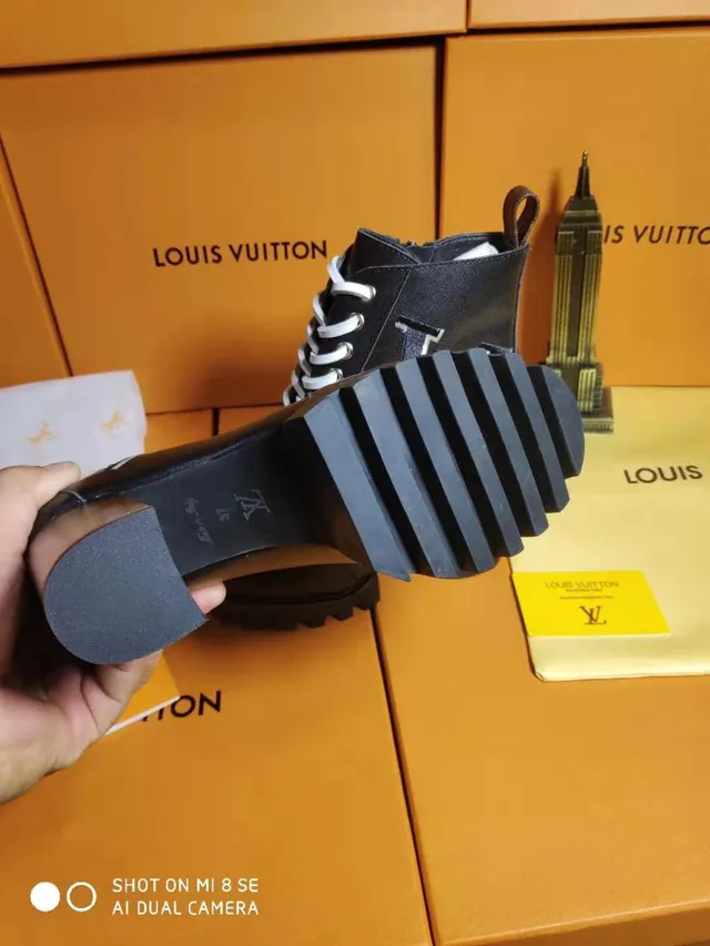Louis Vuitton মোনোগ্রাম-এম্বসড লেস-আপ কালো এনকেল বুট 5