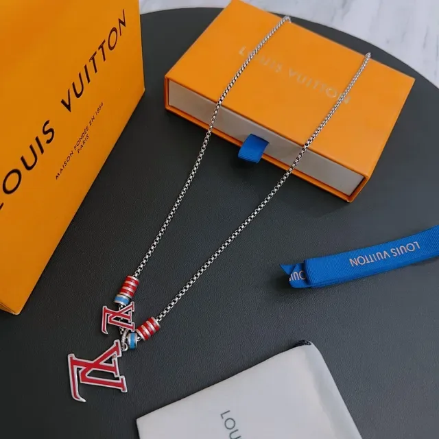 Louis Vuitton Monogram Enamel Pendant Necklace 8