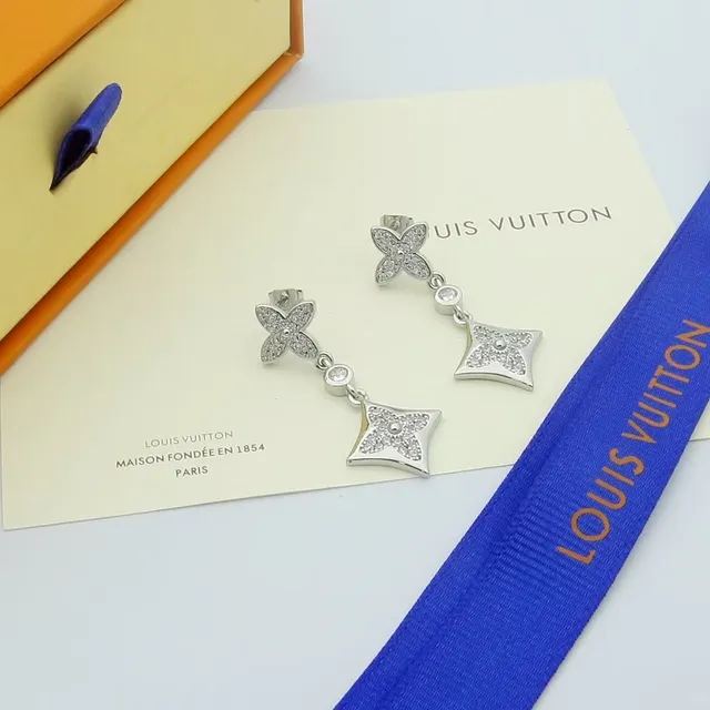Louis Vuitton Monogram زهرة غير متماثلة أقراط متدلية 6