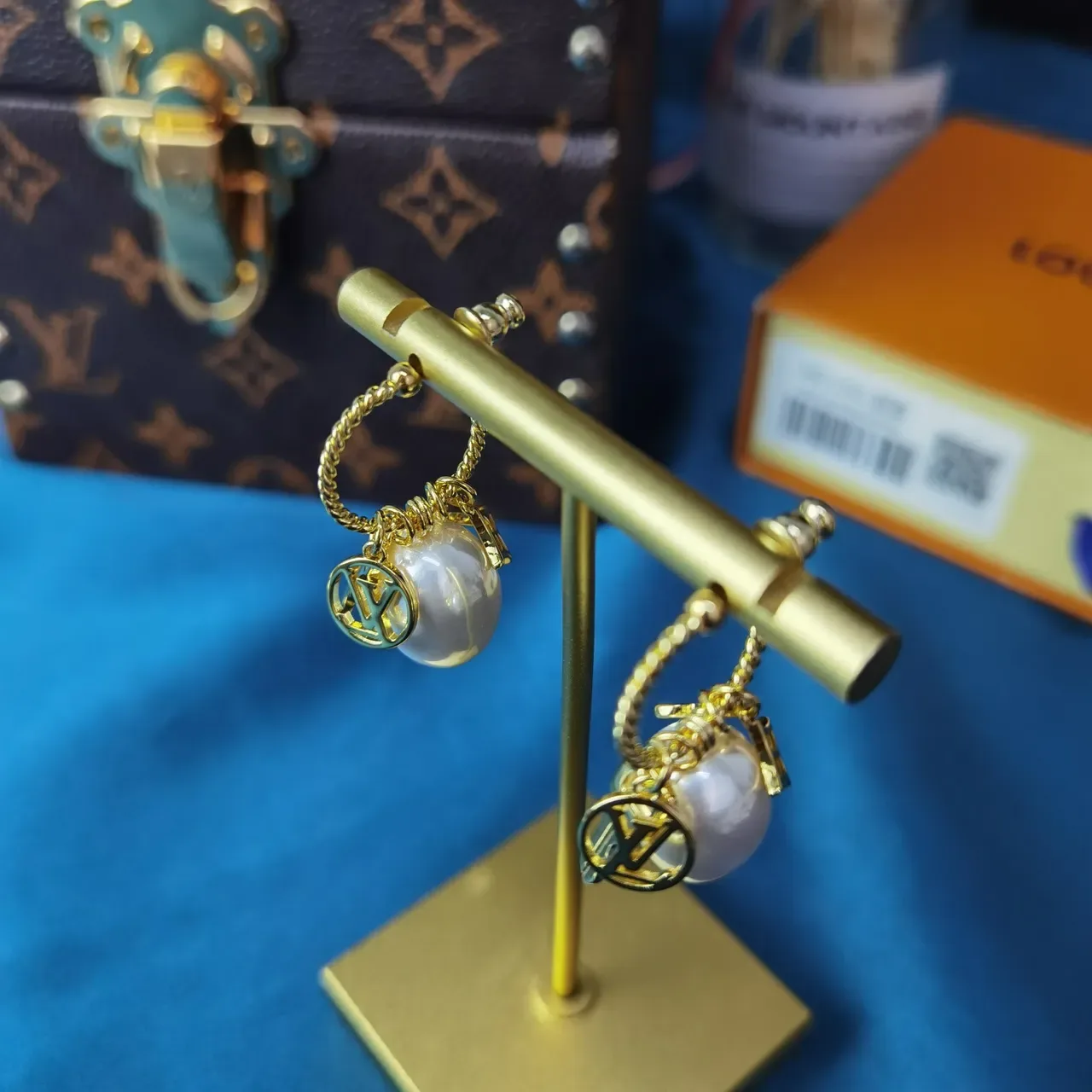 Louis Vuitton Monogram Flower Baroque Pearl Gold-Tone Earrings 7