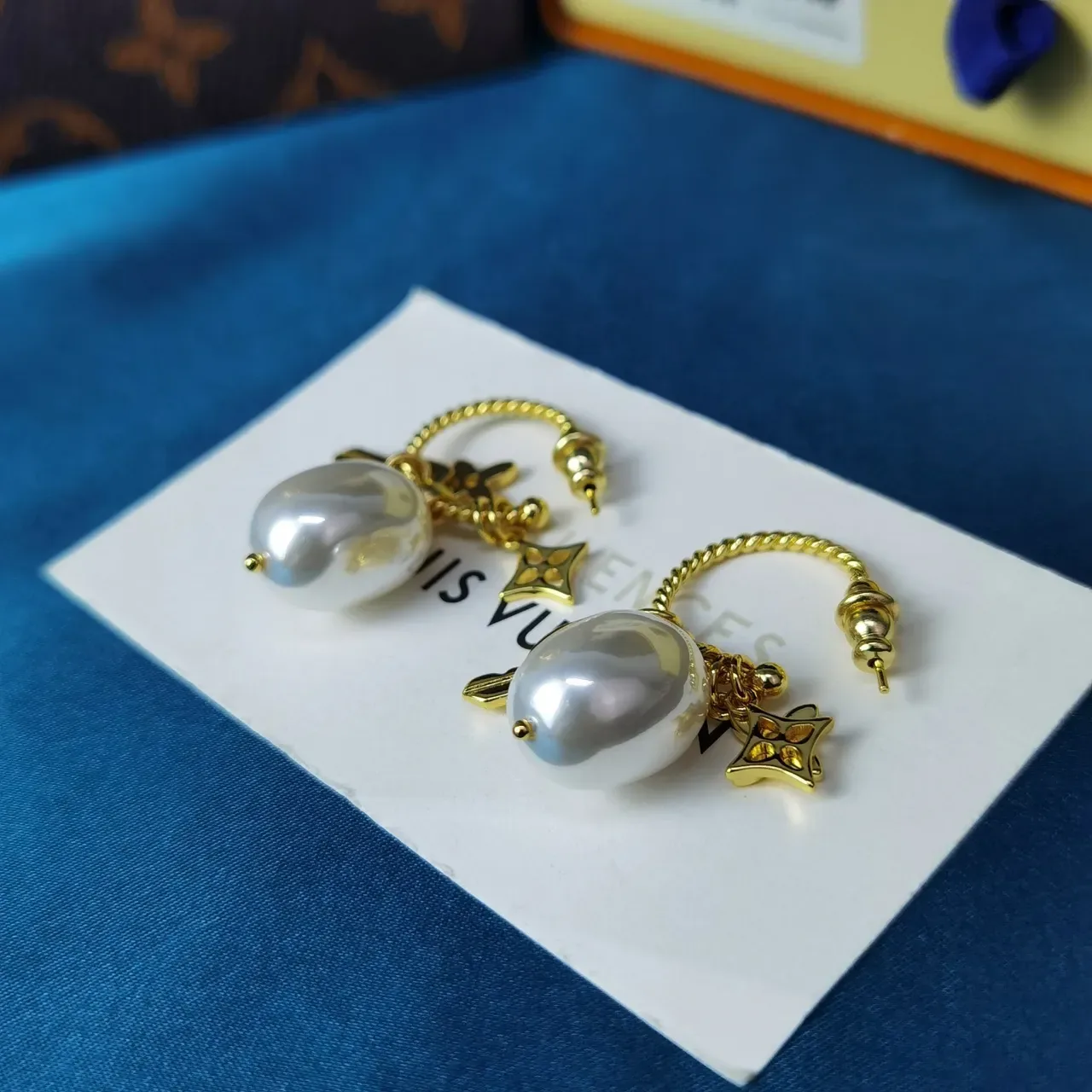 Louis Vuitton Monogram Flower Baroque Pearl Gold-Tone Earrings 8
