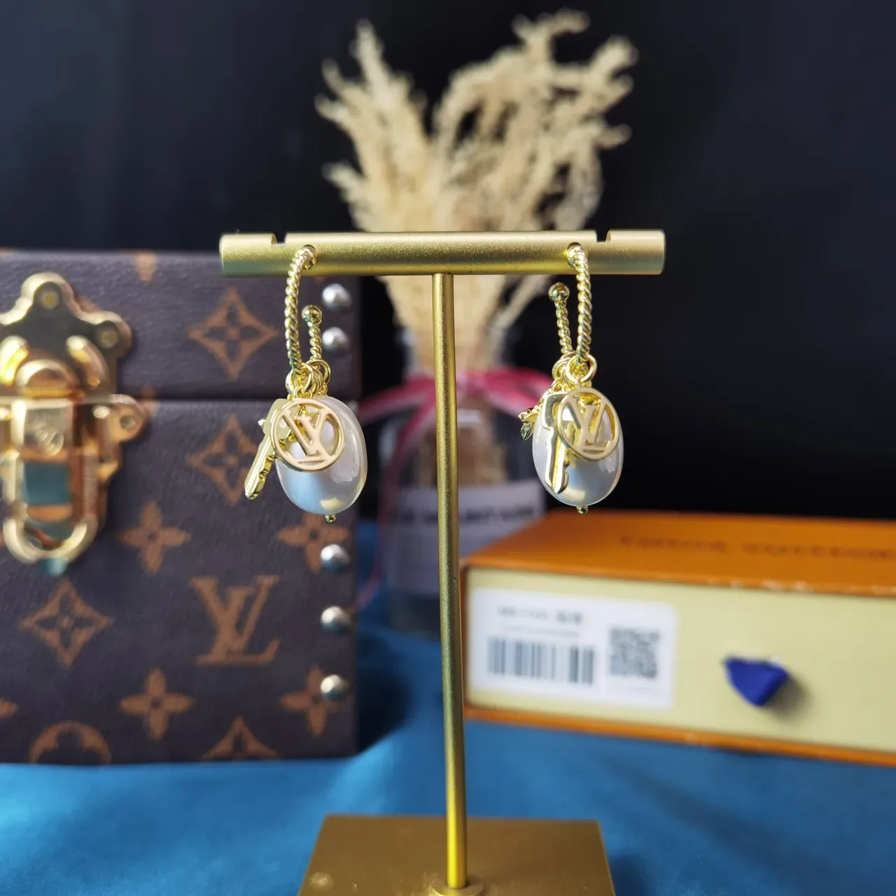 Louis Vuitton Monogram Flower Baroque Pearl Gold-Tone Earrings 9