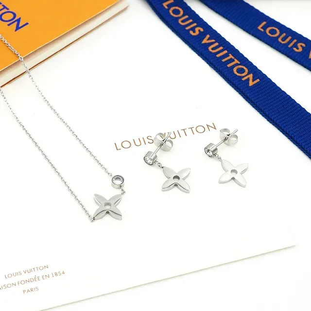 Louis Vuitton Monogram Flower Gold Transparent Pendant Necklace 3