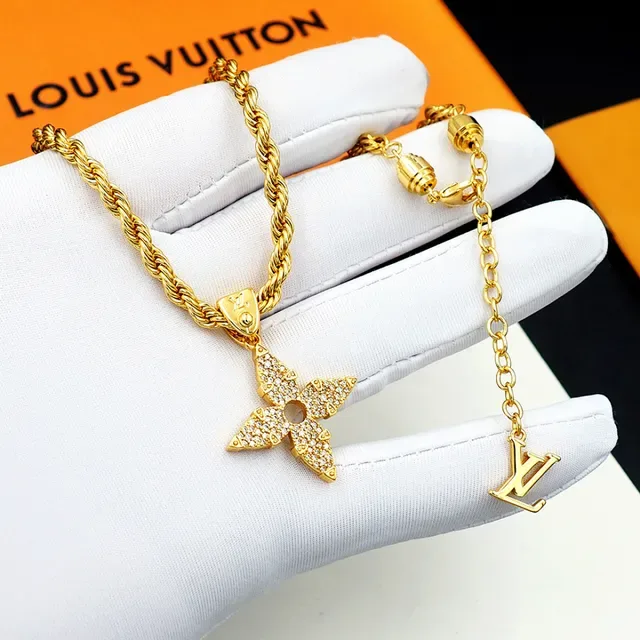 Louis Vuitton Monogram Flower Pavé Crystal Gold Rope Chain Necklace 3
