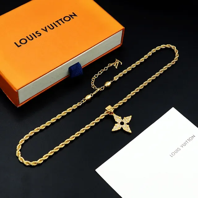 Louis Vuitton Monogram Flower Pavé Crystal Gold Rope Chain Necklace 4