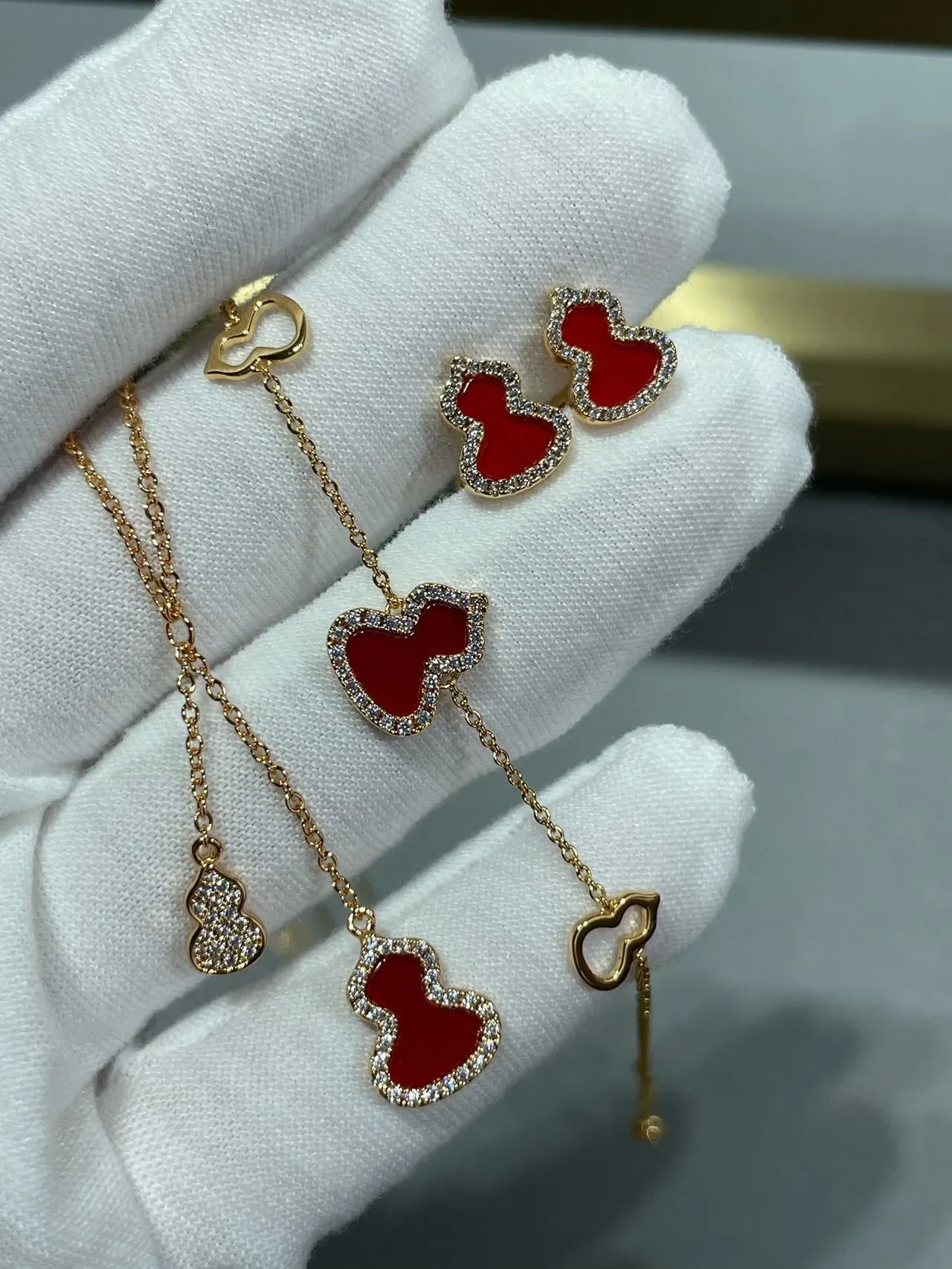 Louis Vuitton Monogram Flower Red Gold Quatrefoil Motif Enamel Earrings 2