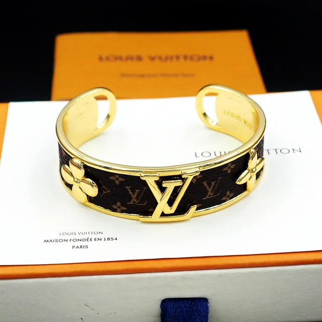 Louis Vuitton Monogram Cuero y Flor en tono dorado Brazalete de muñeca 2
