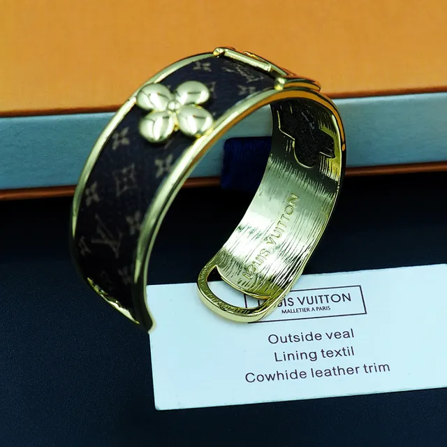 Louis Vuitton Monogram Cuero y Flor en tono dorado Brazalete de muñeca 5