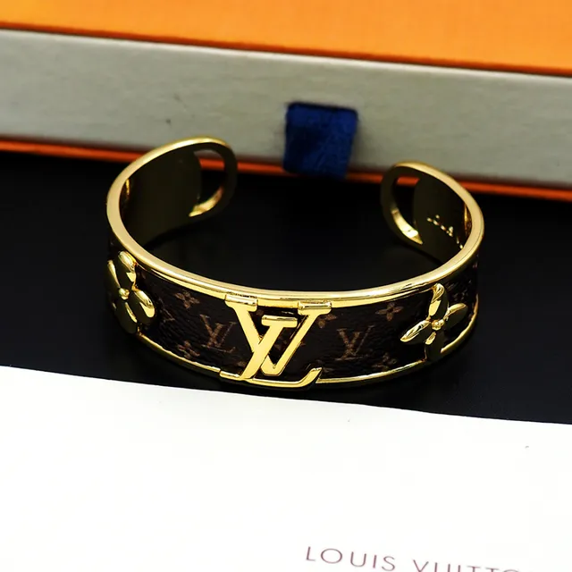 Louis Vuitton Monogram Cuero y Flor en tono dorado Brazalete de muñeca 6
