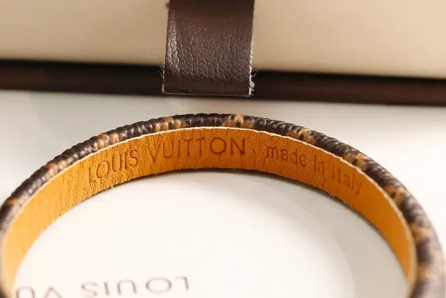 Louis Vuitton Monogram Pulseira de Couro Marrom Dourado Textura Trançada 2