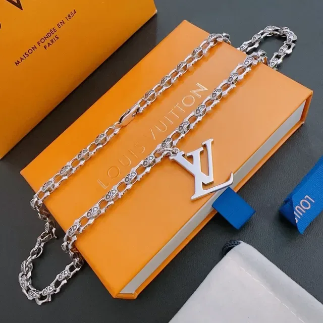 Louis Vuitton Monogram Link Chain Silver Large LV Pendant Necklace 3