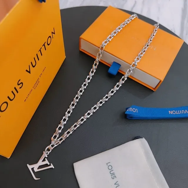 Louis Vuitton Monogram Link Chain Silver Large LV Pendant Necklace 5