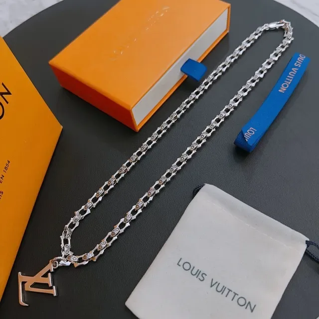 Louis Vuitton Monogram Link Chain Silver Large LV Pendant Necklace 9