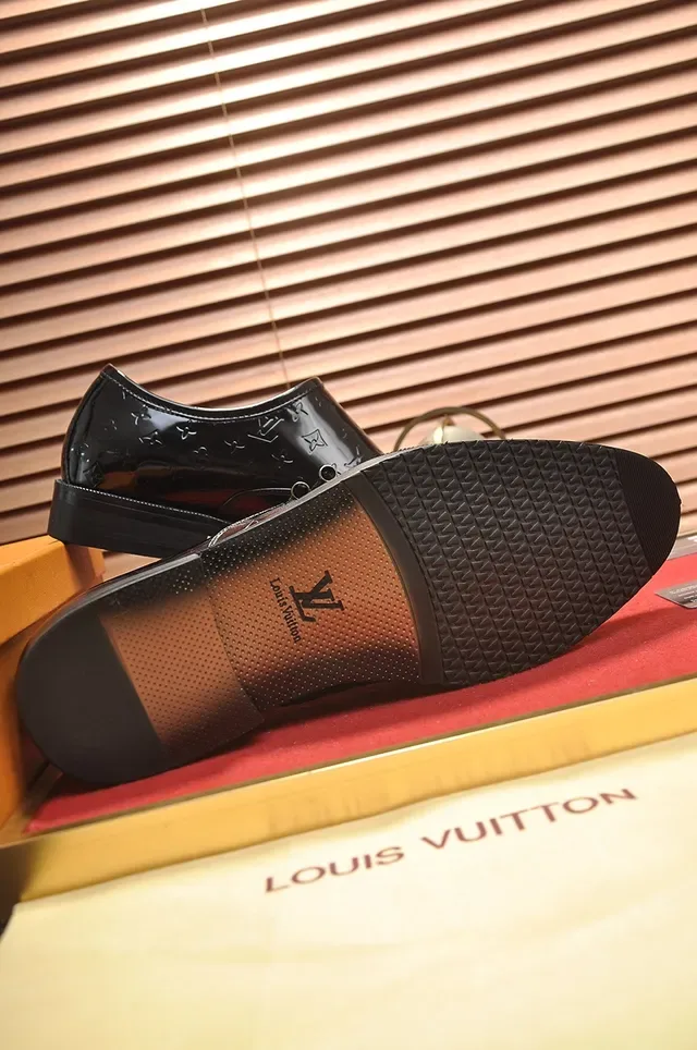Louis Vuitton Monogram Sapatos Oxford de couro patentado com cap-toe 3