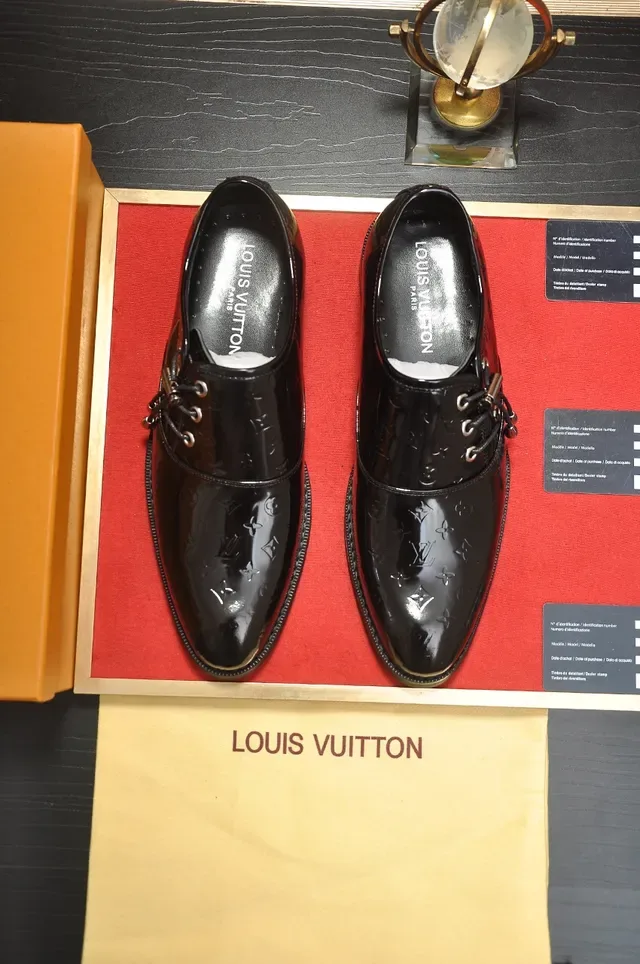 Louis Vuitton Monogram Sapatos Oxford de couro patentado com cap-toe 5