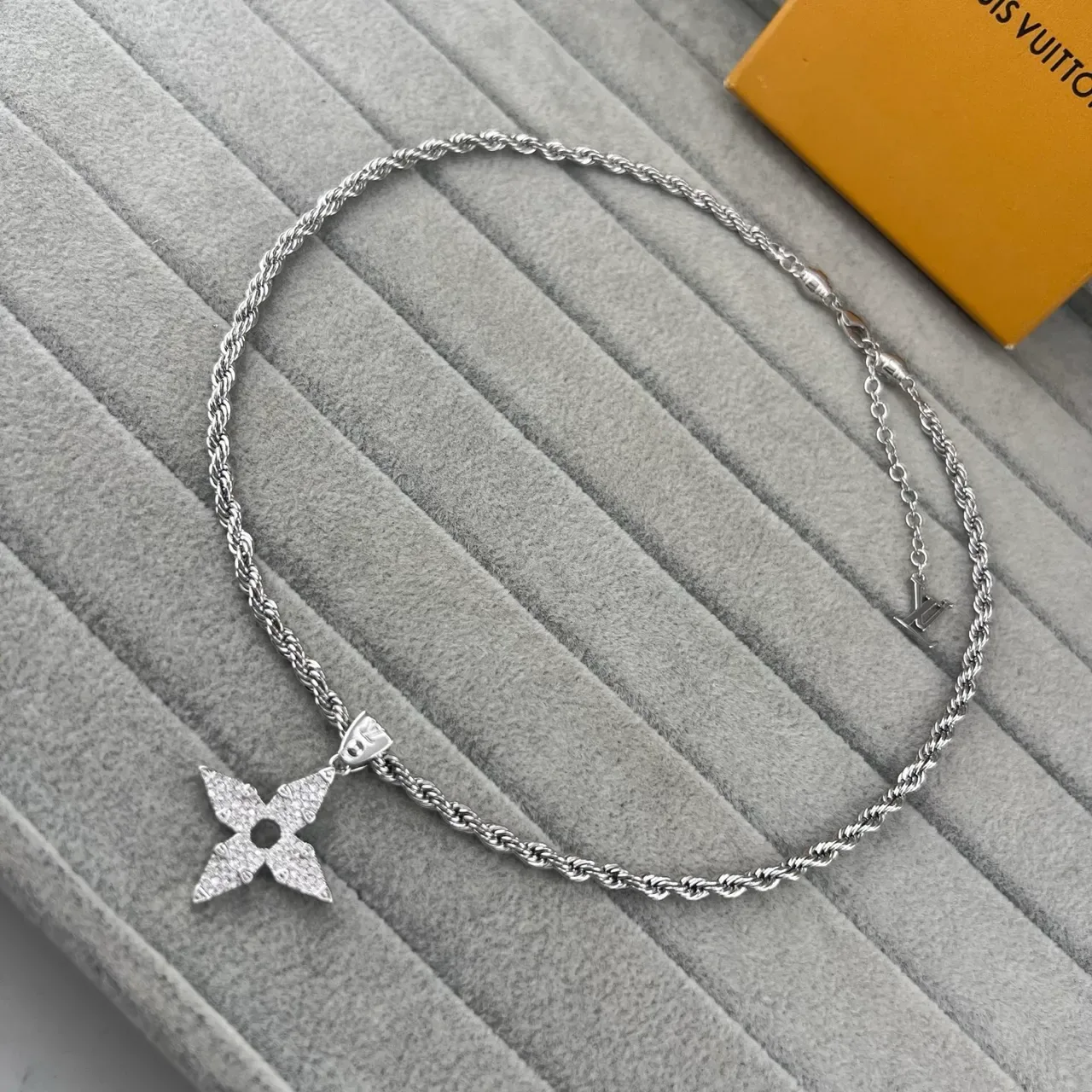 Louis Vuitton Monogram Star Rope Chain Necklace 2